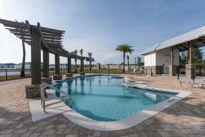 Paradise Pointe 3 Bedrooms Ideal For Longer Stays Pool Kitchen